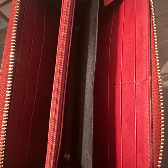 Gucci Micro Guccisima Patent Leather Zip around wallet, Red EUC!! - Picture 3 of 7